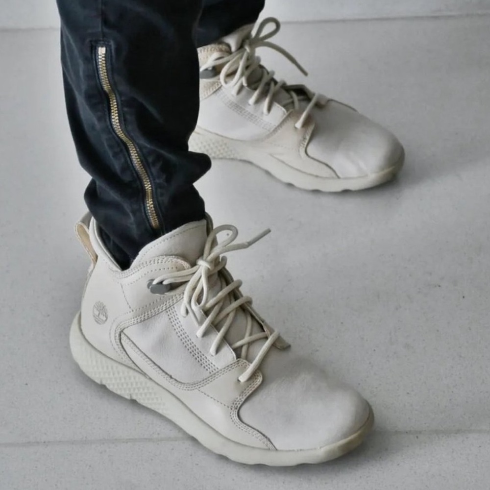 Timberland Flyroam Hiking Sneaker Boots Size 8 Women’s